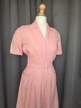 Load image into Gallery viewer, 1940s Pink Moygashel Zip Front Dress
