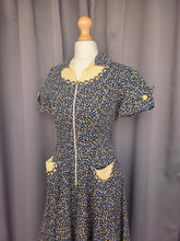 Load image into Gallery viewer, 1940s Black and Yellow Floral Zip Front Dress
