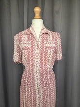 Load image into Gallery viewer, 1940s Dusky Pink and White Leaf Print Dress
