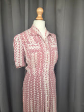 Load image into Gallery viewer, 1940s Dusky Pink and White Leaf Print Dress
