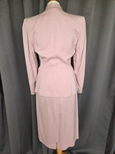 Load image into Gallery viewer, 1940s Rare Lilac/Dusky Pink Button Detail Suit

