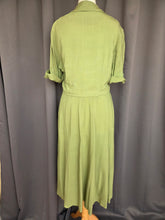 Load image into Gallery viewer, 1940s Dark Chartreuse Summer Suit
