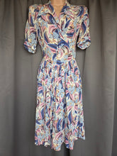 Load image into Gallery viewer, 1940s Blue Pink Leaf/Feather Crepe Dress
