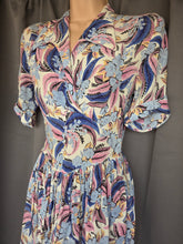 Load image into Gallery viewer, 1940s Blue Pink Leaf/Feather Crepe Dress
