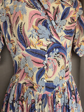 Load image into Gallery viewer, 1940s Blue Pink Leaf/Feather Crepe Dress
