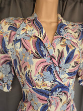 Load image into Gallery viewer, 1940s Blue Pink Leaf/Feather Crepe Dress
