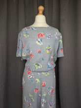 Load image into Gallery viewer, 1940s Pale Grey Multicoloured Flower Dress

