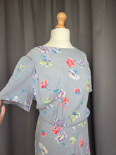 Load image into Gallery viewer, 1940s Pale Grey Multicoloured Flower Dress
