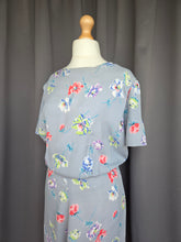 Load image into Gallery viewer, 1940s Pale Grey Multicoloured Flower Dress

