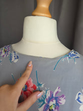 Load image into Gallery viewer, 1940s Pale Grey Multicoloured Flower Dress
