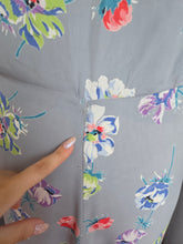 Load image into Gallery viewer, 1940s Pale Grey Multicoloured Flower Dress
