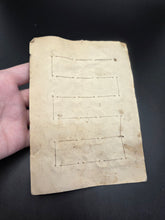 Load image into Gallery viewer, 1940s Deadstock Carded Brown Buttons
