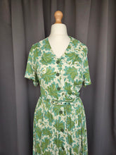 Load image into Gallery viewer, 1950s Green Flower Summer Dress
