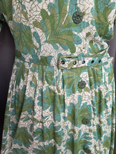 Load image into Gallery viewer, 1950s Green Flower Summer Dress
