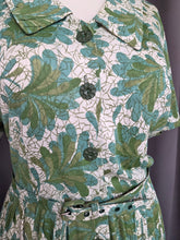 Load image into Gallery viewer, 1950s Green Flower Summer Dress
