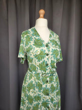 Load image into Gallery viewer, 1950s Green Flower Summer Dress
