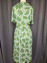 Load image into Gallery viewer, 1950s Green Flower Summer Dress
