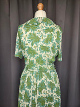 Load image into Gallery viewer, 1950s Green Flower Summer Dress
