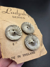 Load image into Gallery viewer, 1940s Deadstock Carded Taupe Brown Buttons
