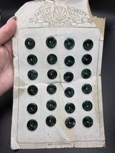 Load image into Gallery viewer, 1940s Deadstock Carded Green Buttons
