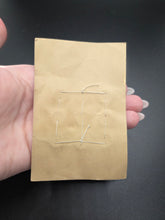 Load image into Gallery viewer, 1940s Deadstock Carded Clear Buttons
