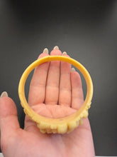 Load image into Gallery viewer, 1940s Huge Chunky Cream Chrysanthemum Celluloid Bangle
