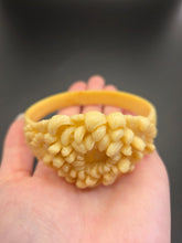 Load image into Gallery viewer, 1940s Huge Chunky Cream Chrysanthemum Celluloid Bangle
