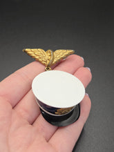 Load image into Gallery viewer, 1940s World War Two US Celluloid Cap Brooch
