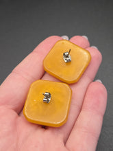 Load image into Gallery viewer, 1940s Yellow Marbeld Square Bakelite Earrings
