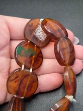 Load image into Gallery viewer, 1940s Root Beer Bakelite Stretchy Bracelet
