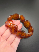Load image into Gallery viewer, 1940s Root Beer Bakelite Stretchy Bracelet
