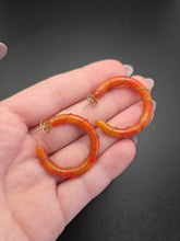 Load image into Gallery viewer, 1940s Orange Bakelite Wire Earrings
