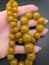 Load image into Gallery viewer, 1940s Olive Green Bakelite Beaded Necklace
