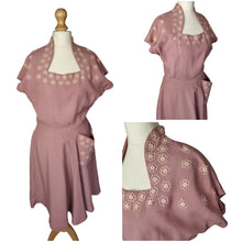 Load image into Gallery viewer, 1940s Dusky Pink Dress With Daisies
