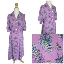 Load image into Gallery viewer, 1940s Lilac Multicoloured Flower Dress With White Buttons
