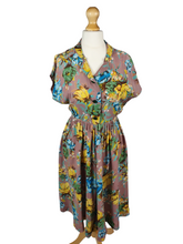 Load image into Gallery viewer, 1940s Dusky Pink/Purple Dress with Flower Pattern and Green Buttons
