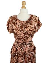 Load image into Gallery viewer, Late 1940s Early 1950s Peach and Brown Dress With Huge Pockets
