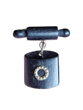 Load image into Gallery viewer, 1940s American Wood Novelty Baking Brooch
