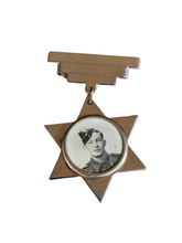Load image into Gallery viewer, 1940s World War Two Star Picture Sweetheart Brooch
