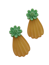 Load image into Gallery viewer, 1940s Incredible Yellow and Green Matching Galalith Dress Clip Set
