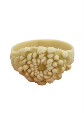 Load image into Gallery viewer, 1940s Huge Chunky Cream Chrysanthemum Celluloid Bangle
