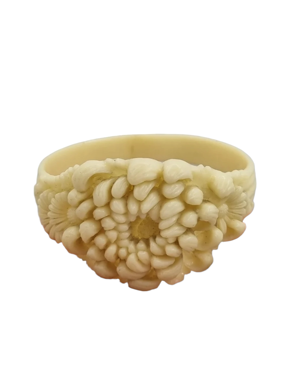 1940s Huge Chunky Cream Chrysanthemum Celluloid Bangle