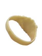Load image into Gallery viewer, 1940s Huge Chunky Cream Chrysanthemum Celluloid Bangle
