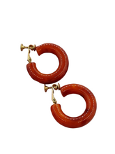 Load image into Gallery viewer, 1940s Marbled Brick Red Chunky Bakelite Screwback Earrings
