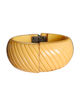 Load image into Gallery viewer, 1940s Creamed Corn Chunky Bakelite Clamper Bangle
