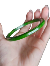Load image into Gallery viewer, 1940s Green Marbled Bakelite Flat Cut Bangle
