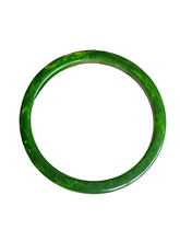 Load image into Gallery viewer, 1940s Green Marbled Bakelite Flat Cut Bangle
