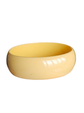 Load image into Gallery viewer, 1940s Beige/Yellow Mottled Bakelite Egg Bangle
