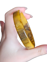 Load image into Gallery viewer, 1940s Bannoffee Marbled Flat Cut Bakelite Bangle
