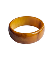Load image into Gallery viewer, 1940s Banoffee Brown and Golden Marbled Bakelite Bangle
